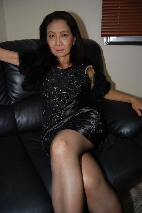 सुंदर एशियाई परिपक्व काले बाल वाली setsuko जबरदस्त चुदाई उसके मिठाई शरीर