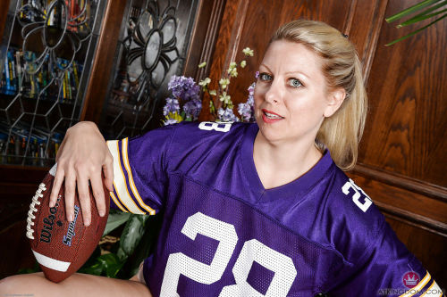 Aged lady Zoey Tyler spreads bald twat after panty and football jersey removal